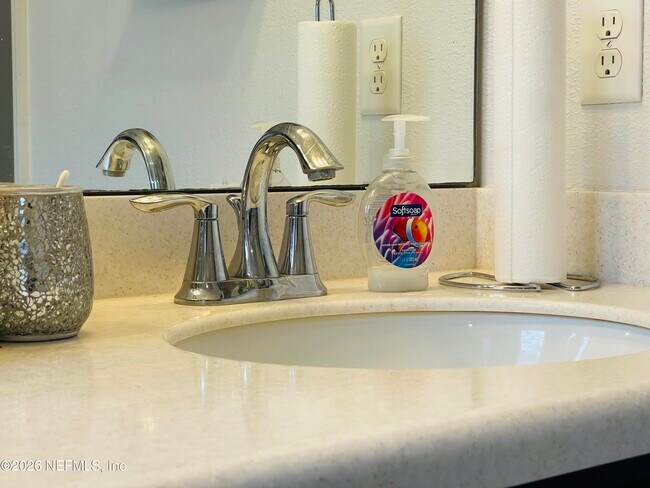 Building Photo - 15792 Bainebridge Dr