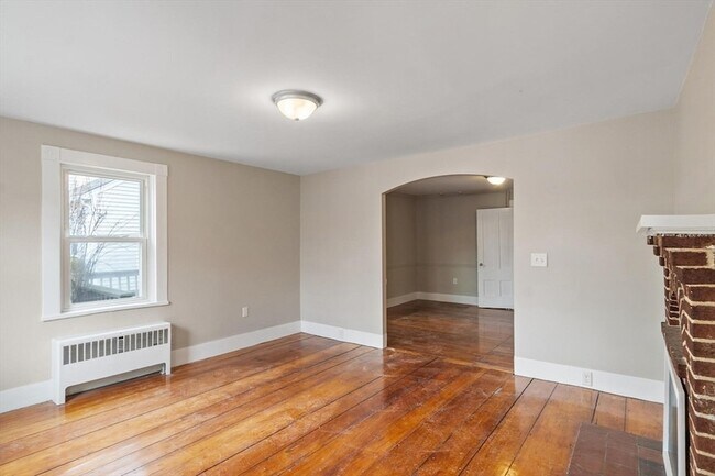 Building Photo - 20 School St