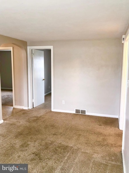 Building Photo - 50 Dymond Ave