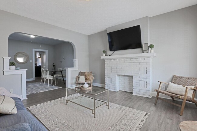 Building Photo - 1123-1125-1125 Wilson Ave