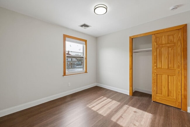 Building Photo - 227 Franklin Ave