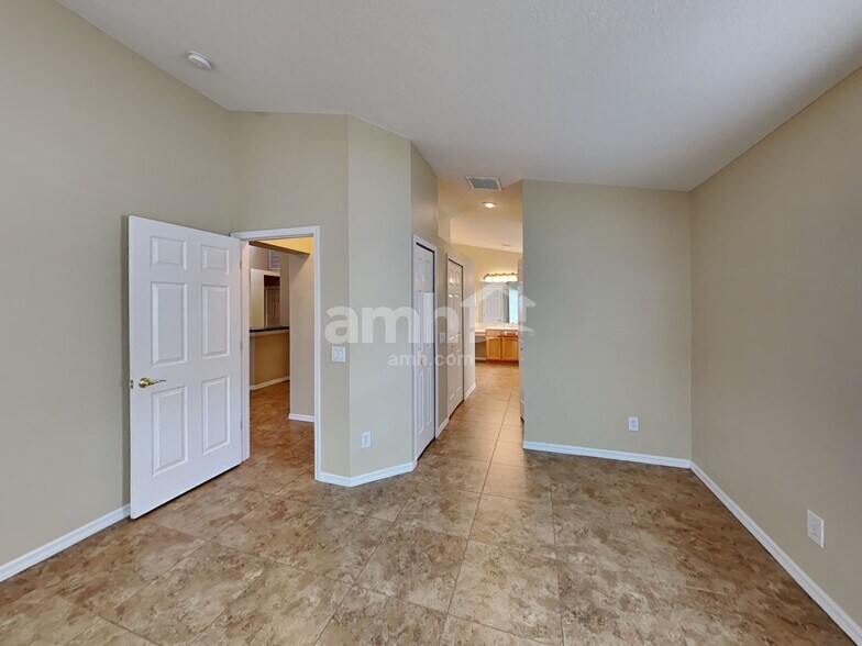 Building Photo - 10223 Meadow Crossing Dr