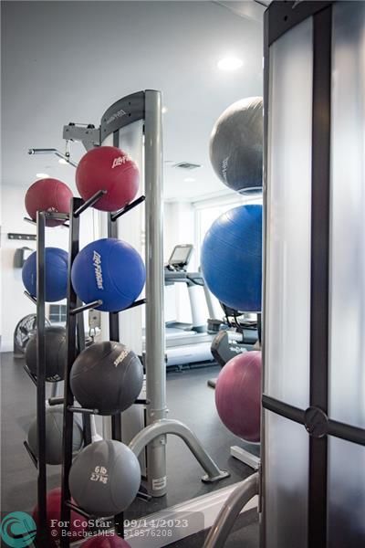 Building Photo - 3000 S Ocean Blvd