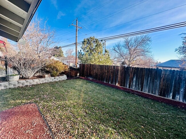 Building Photo - Charming Three Bedroom in Old Northwest Reno - Sewer & Trash Included! Available NOW!