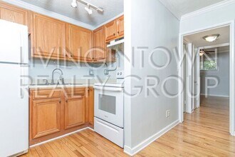 Building Photo - Special : First 6 months $1100 for immedia...