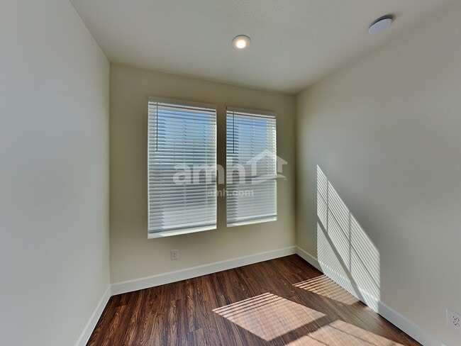 Building Photo - 6014 W S Jordan Pkwy