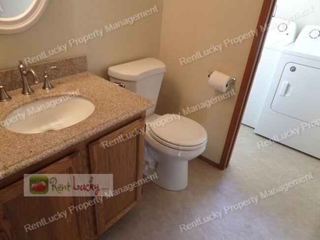 Building Photo - Beautiful 3-Bedroom Home in Sought-After F...