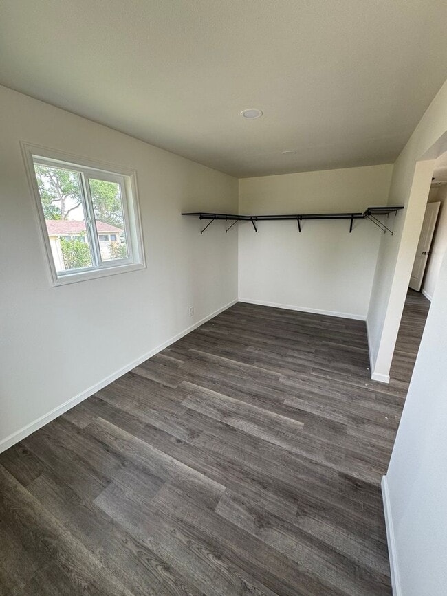 Building Photo - 4 Bedroom 2 Bath - Quiet country Property