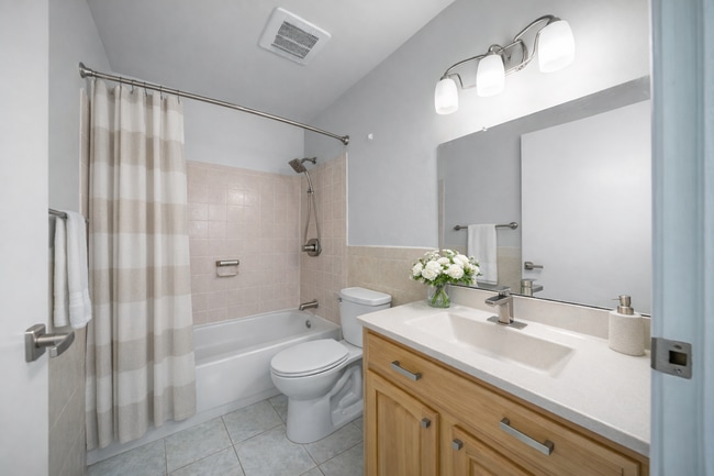 Building Photo - 1337 Douglas St