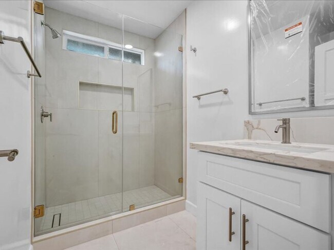 Building Photo - 4847 Ocana Ave
