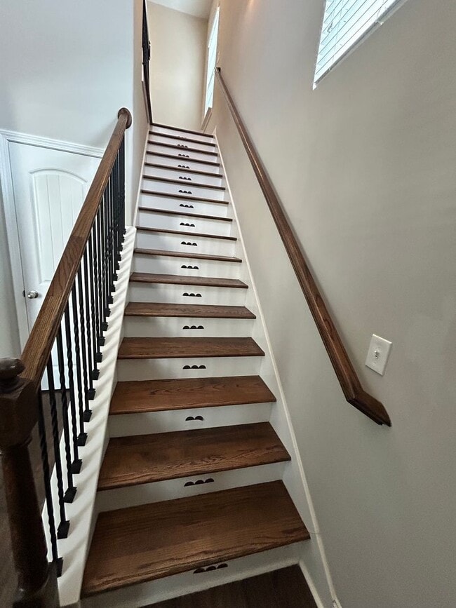 Building Photo - 3 Bedroom 3.5 Bath Spacious Townhome