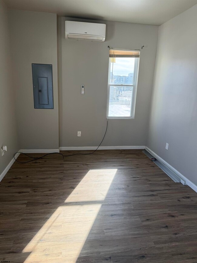 Building Photo - 120 N Congress Ave