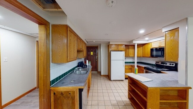 Building Photo - 1904 Beacon St