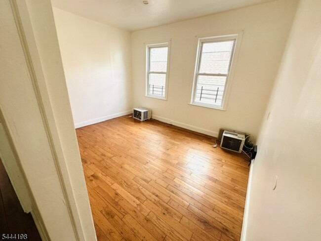Building Photo - 78 Fern Ave