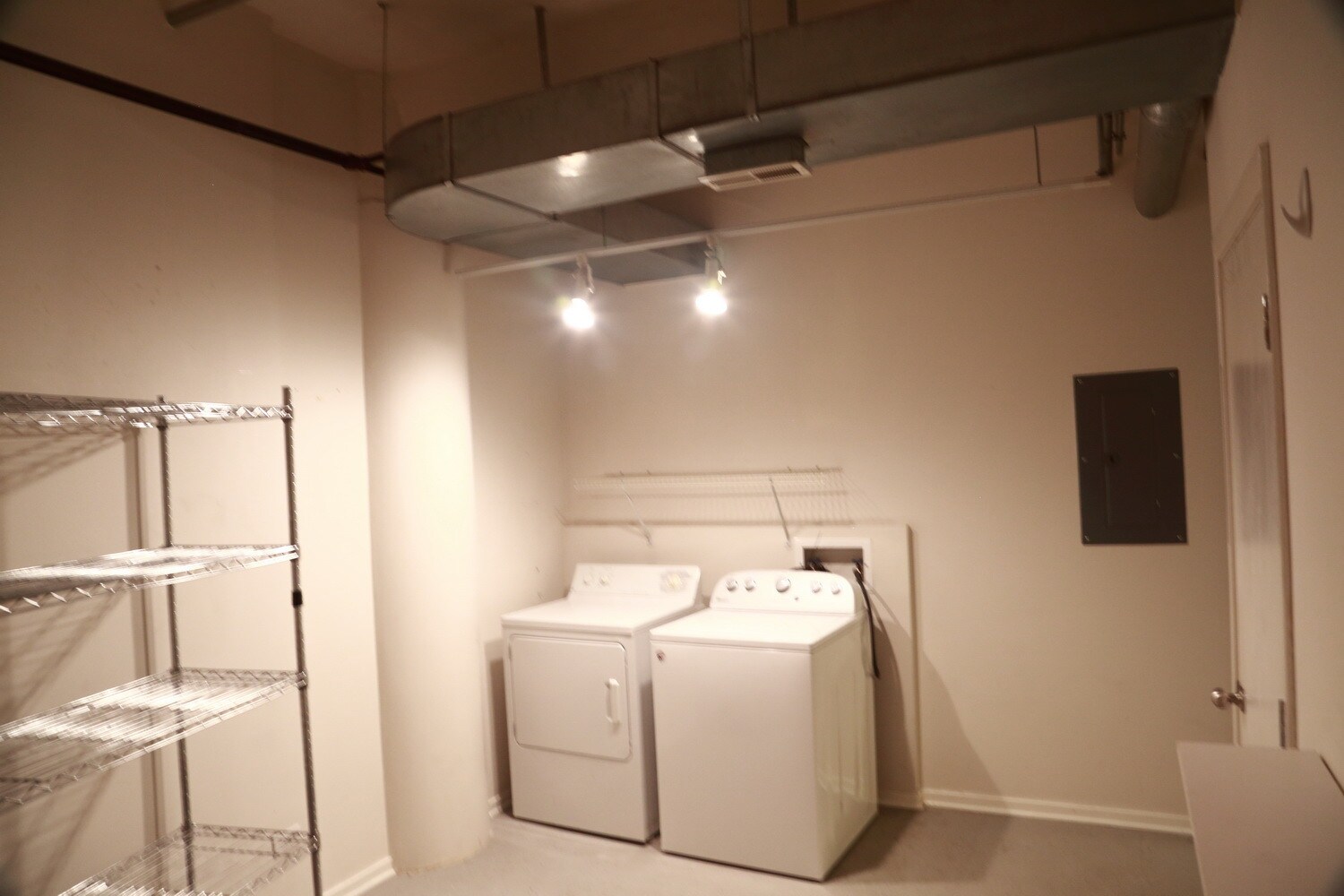 Building Photo - 165 N Canal St