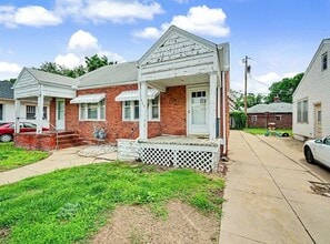 Building Photo - 221 Baker St