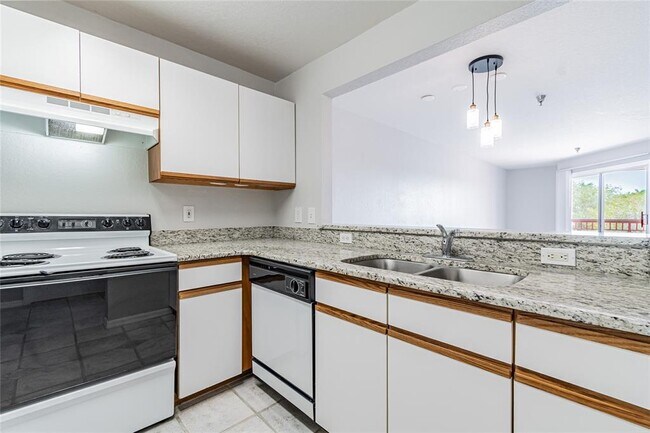 Building Photo - 2323 Feather Sound Dr