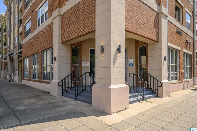 Building Photo - 2020 5th Ave S
