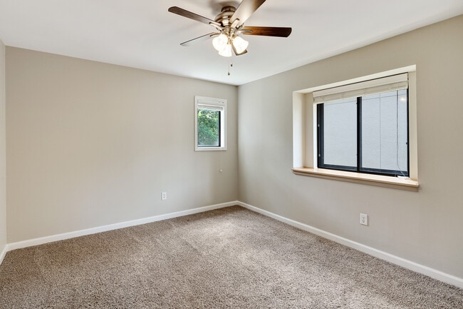 Building Photo - 1843 Fernspring Cove
