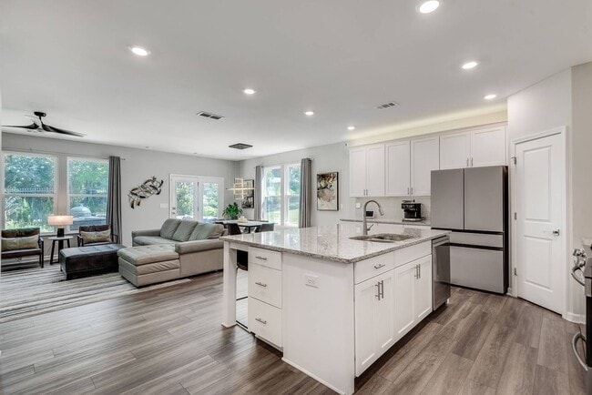 Building Photo - Bright, Modern, Spacious 4bd/3ba Home in Prime Scottdale Location