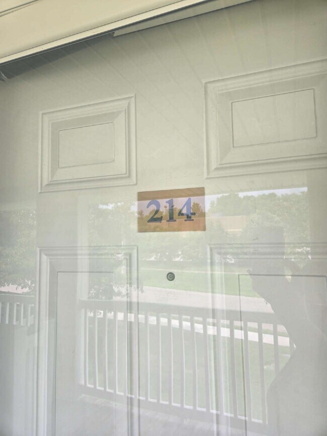 Primary Photo - "2-Bed, 2-Bath Gem with Spacious 904 Sq Ft...
