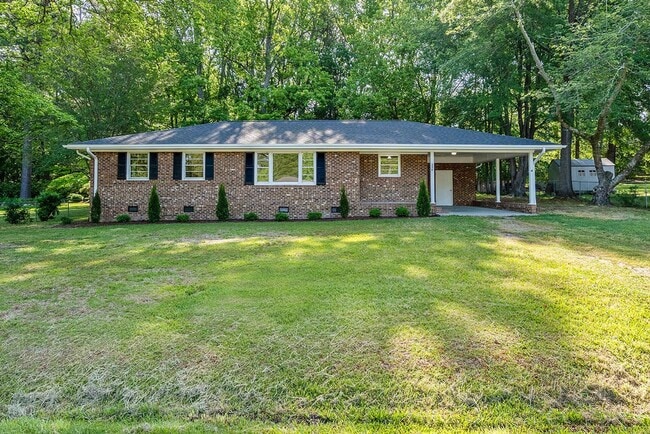 Primary Photo - AVAILABLE NOW!! 4 bedroom Brick Ranch Styl...