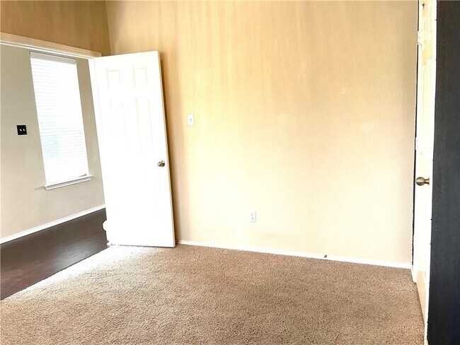 Building Photo - 1010 Aiken Dr