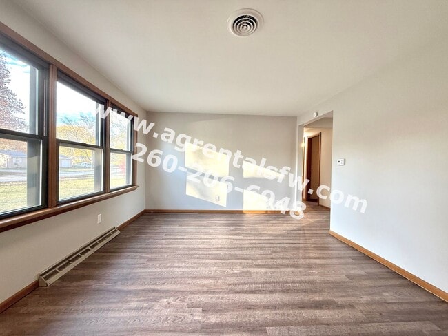 Building Photo - 3 Bedroom House