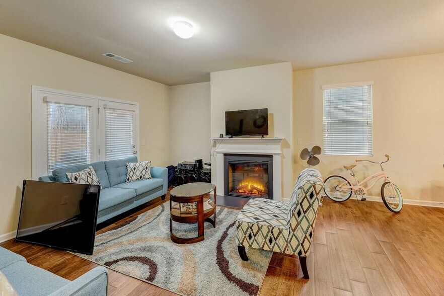 Building Photo - 602 Dodson Lake Ct