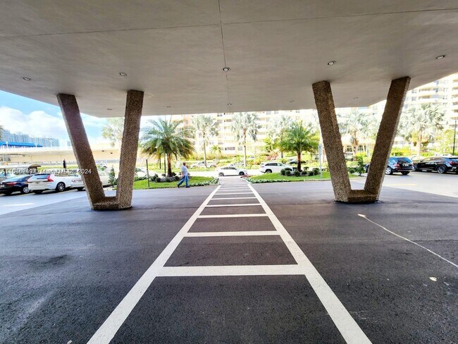 Building Photo - 250 174th St