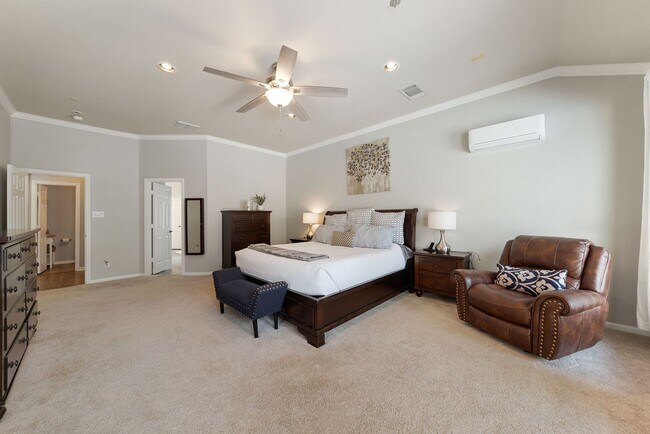 Building Photo - Stunning Home with Pool Now Available in t...