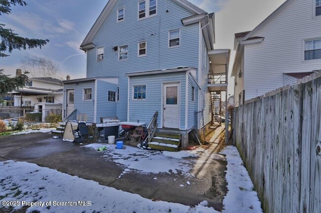 Building Photo - 2211 Brown Ave