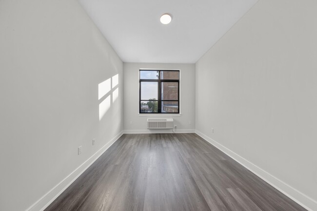 Building Photo - 121 34th St