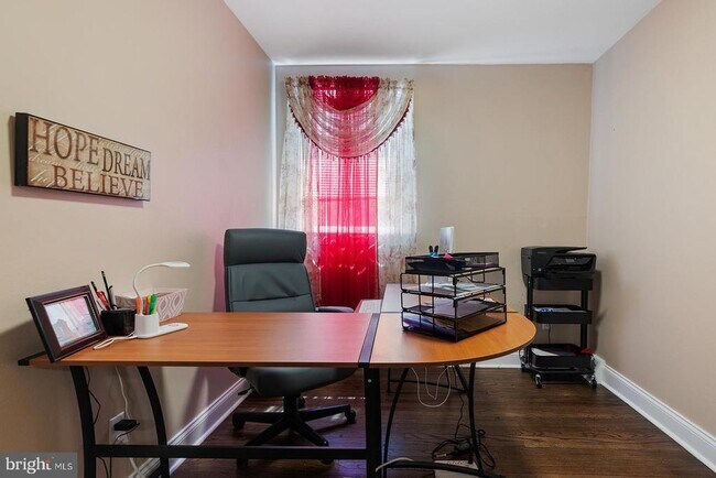 Building Photo - 2874 Tolbut St