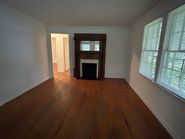 Building Photo - PRICE DROP! Quaint 2 Bedroom 1 Bath Home in Austell