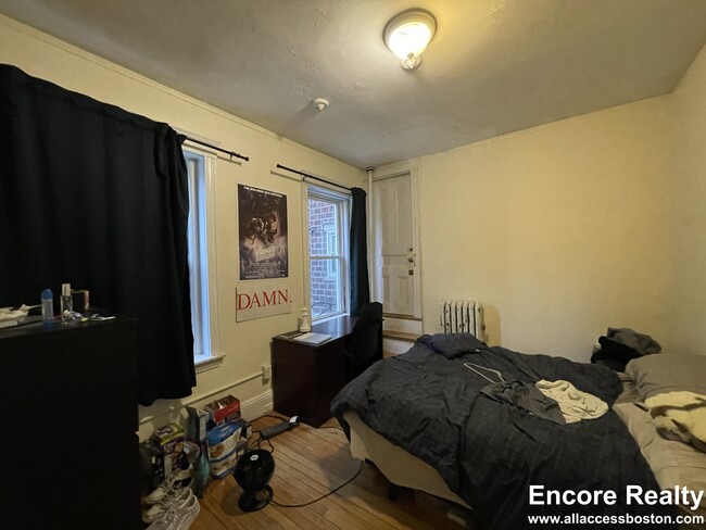 Building Photo - 54 Egmont St