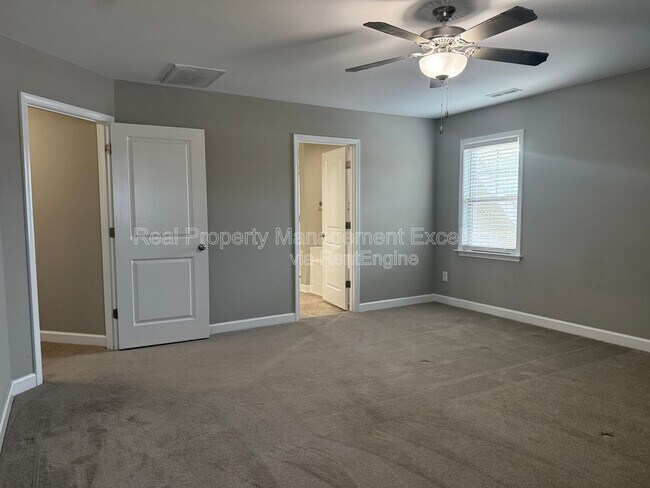 Building Photo - 432 Fallingbrook Dr