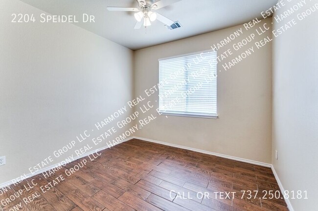 Building Photo - 2204 Speidel Dr