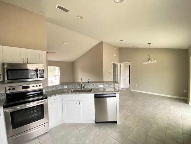 Building Photo - Desirable SW Ocala Neighborhood 3/2/2 *WON...