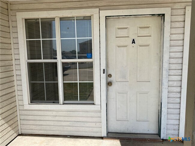 Building Photo - 3409 Barcelona Dr
