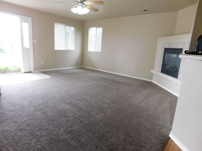 Building Photo - TWO WEEKS FREE RENT!