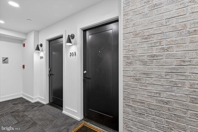 Building Photo - 919 12th St NE