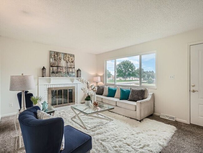 Building Photo - 3 Bedroom/2 Bathroom Ranch Home with 2 car...