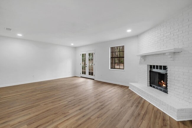 Building Photo - 1305 Cross Creek Cir