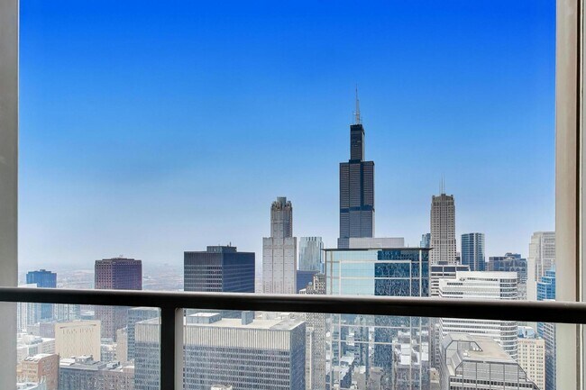 Building Photo - 65 E Monroe St