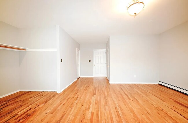 Building Photo - Contemporary Living Starts Here