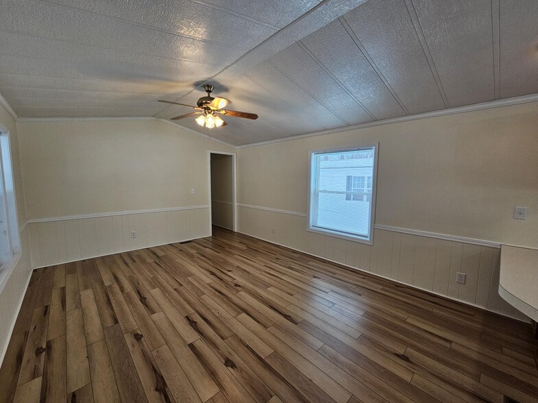 Building Photo - 158 Country Rd