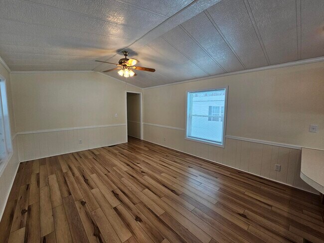 Building Photo - 158 Country Rd