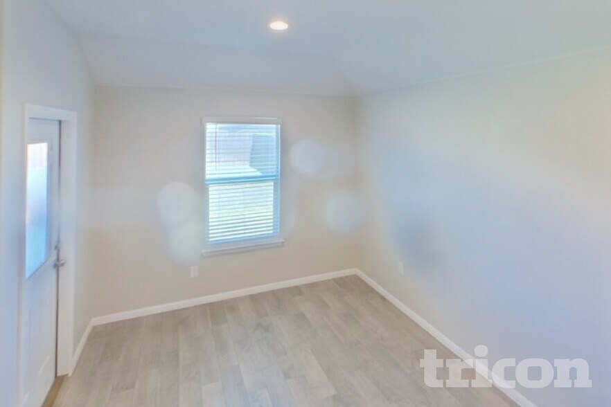 Building Photo - 9216 Castorian Dr