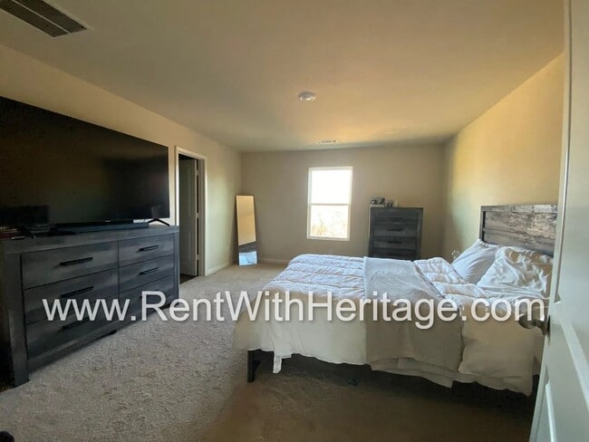Building Photo - Gorgeous 3bd/ 2.5 bath Home in Popular Ann...